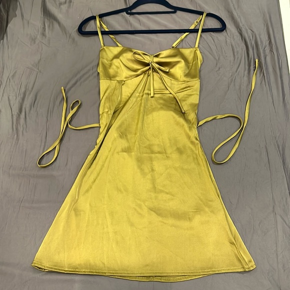 Backless satin cami dress - Picture 2 of 4